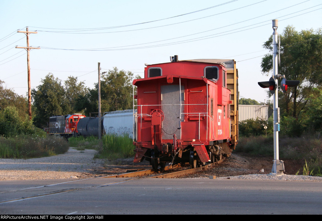 Bringing up the rear, the GTW caboose used for a shoving platform follows along for anothers nights work
